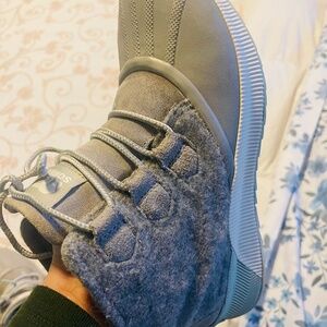 BEAUTIFUL SIZE 8.5 SOREL BOOTS WATERPROOF